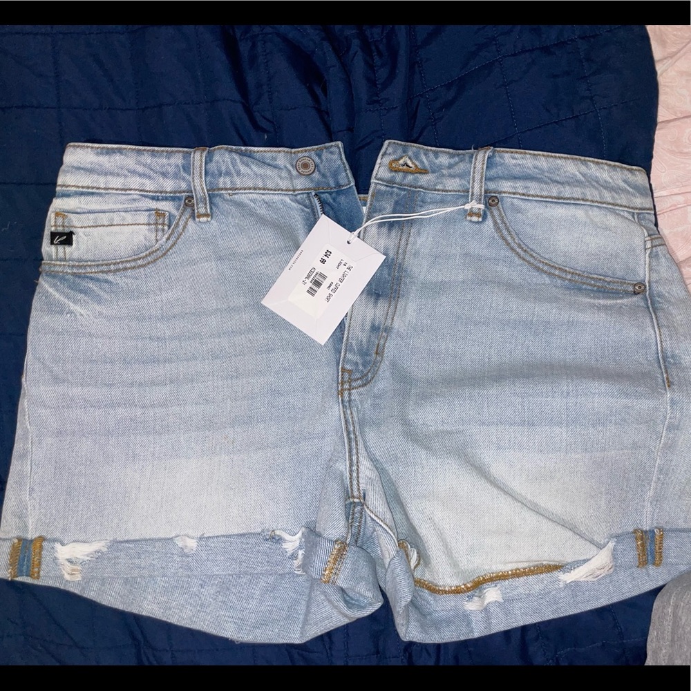 Light wash kancan jean shorts